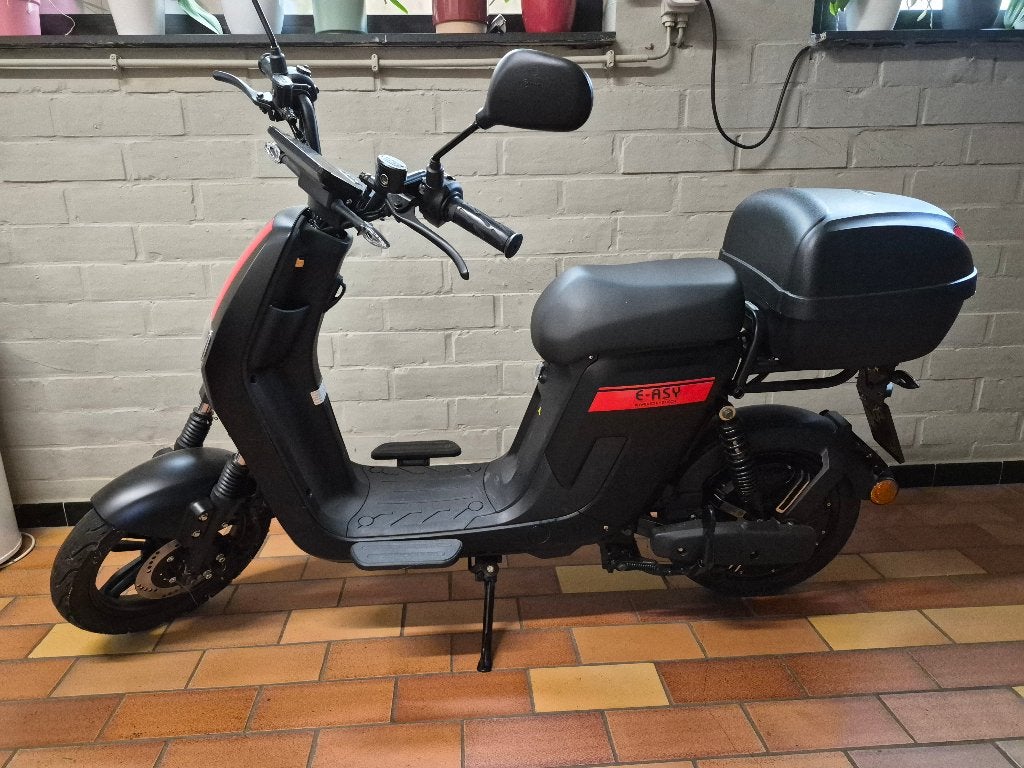 GTS E-asy, elektrische scooter klasse A, Fietsen en Brommers, Ophalen, Elektrisch, Klasse A (25 km/u), Zo goed als nieuw