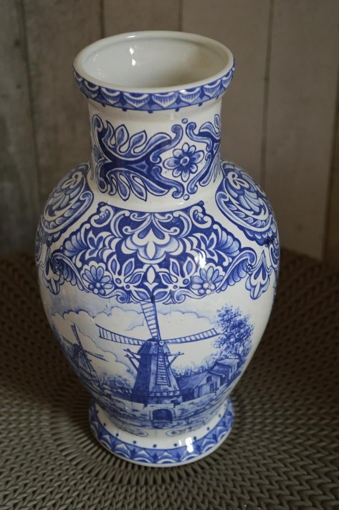 Vaas met molen Delfts blauw Hoogte 26 cm, Blauw, Aardewerk of Porselein, Ophalen of Verzenden, Zo goed als nieuw
