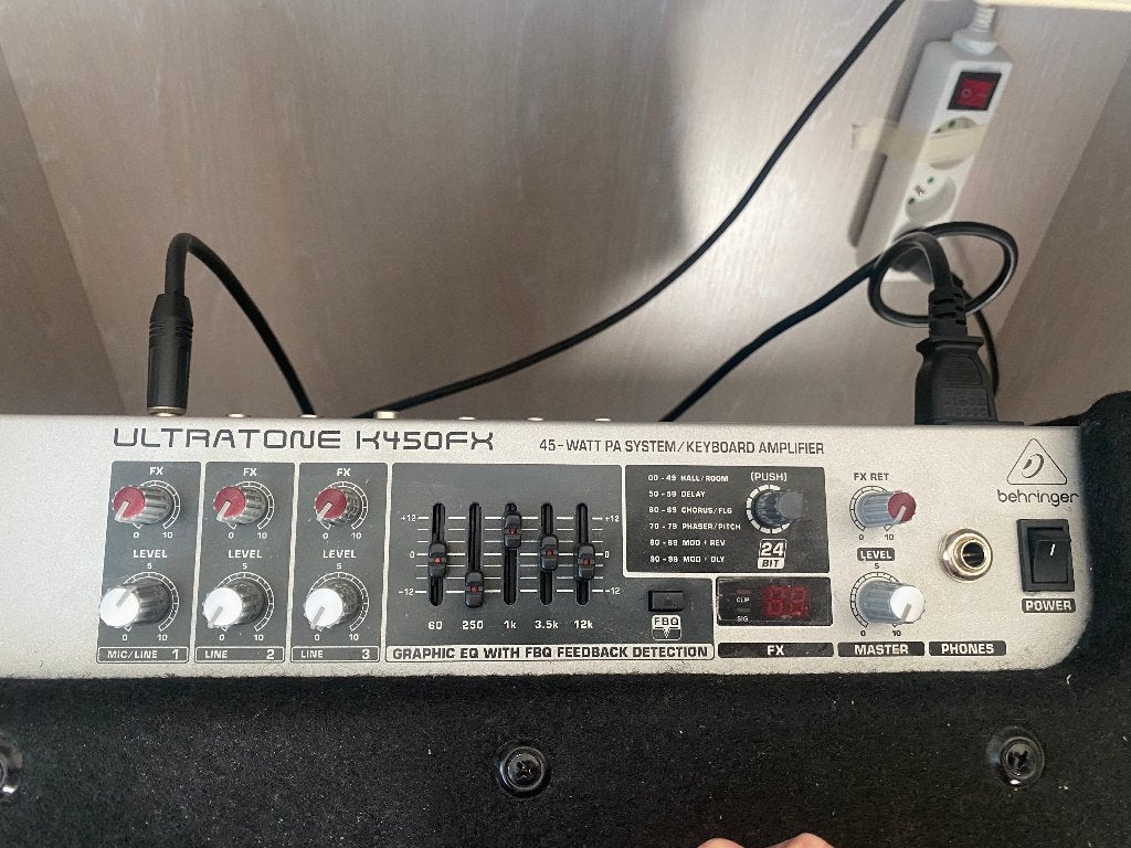 versterker Behringer K450 FX, TV, Hi-fi & Vidéo, Amplificateurs & Ampli-syntoniseurs, Enlèvement, Utilisé, Autres systèmes