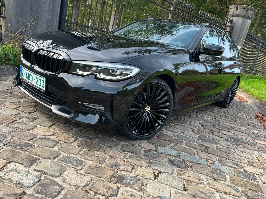 BMW  318I **Sport Line **full black**led**keyless**20' alu**, Auto's, Automaat, Dealer onderhouden, Achterwielaandrijving, 4 cilinders