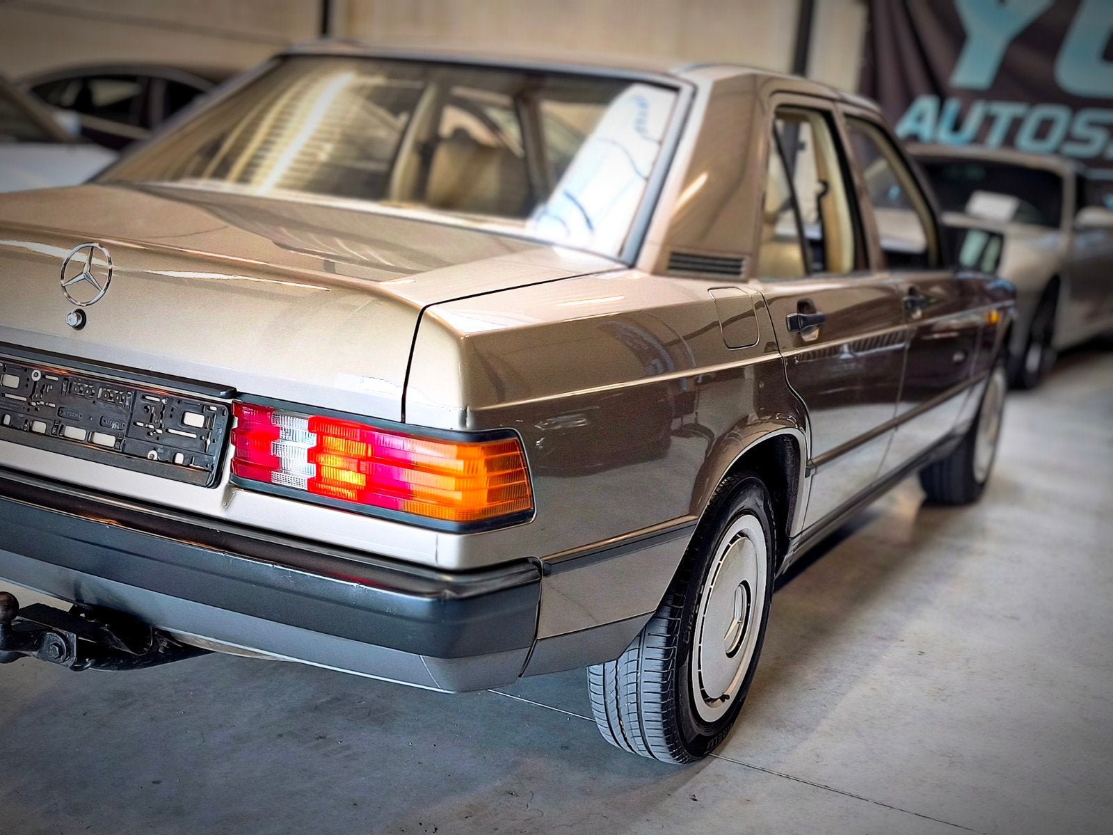 mercedes-benz 190e type1 top staat, Auto's, Dealer onderhouden, Beige, Bedrijf, Handgeschakeld
