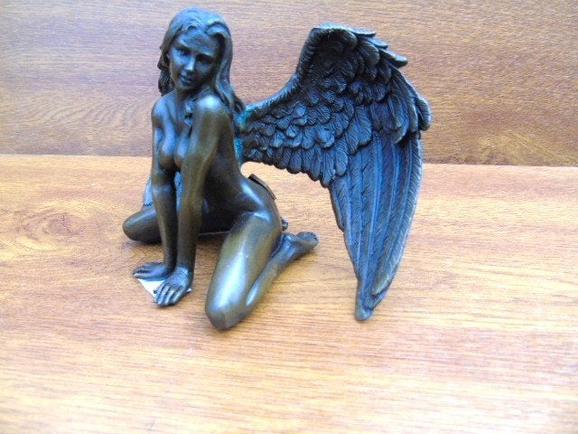 Naakte vrouw met bronzen vleugels gesigneerd. Patoue, Ophalen of Verzenden, Brons