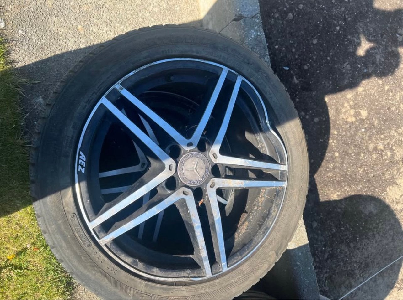 4 mooie AEZ velgen met Mercedes naafkapjes te koop, Ophalen of Verzenden, 17 inch, Band(en)