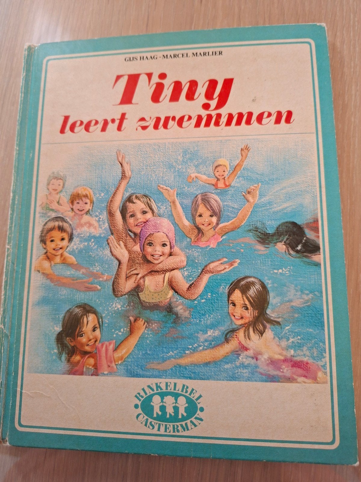Tiny  leert zwemmen, Ophalen