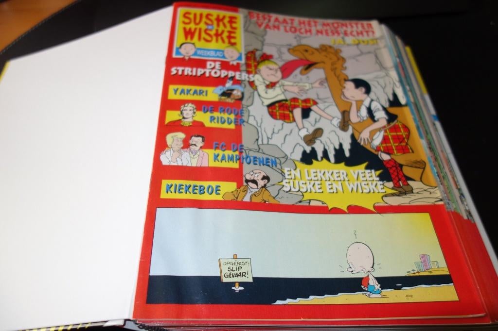 Suske en Wiske Weekblad in verzamelmap 1999 nr 27 tot 52., Boeken, Ophalen of Verzenden, Zo goed als nieuw, Willy Vandersteen