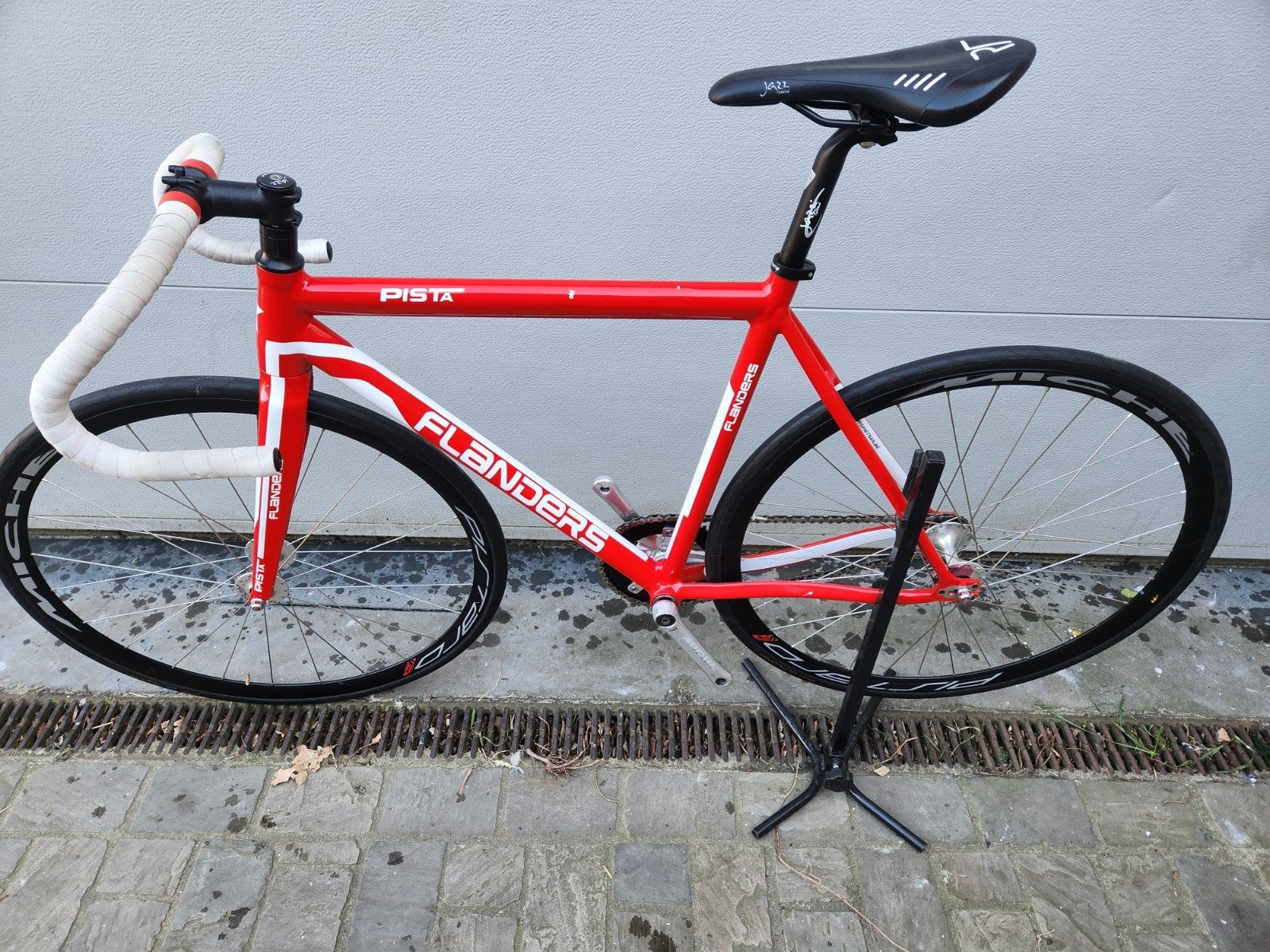 Flanders Pista, Fietsen en Brommers, Ophalen