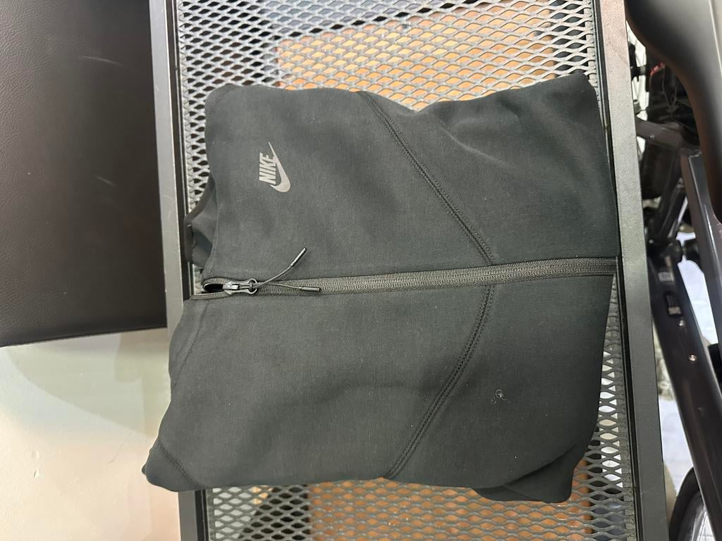 Nike tech, Enlèvement ou Envoi