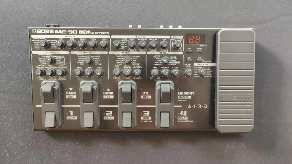 BOSS ME-90 - Multi-effectpedaal gitaar (incl. DC netadapter), Enlèvement, Comme neuf, Guitare, Moins de 50 watts