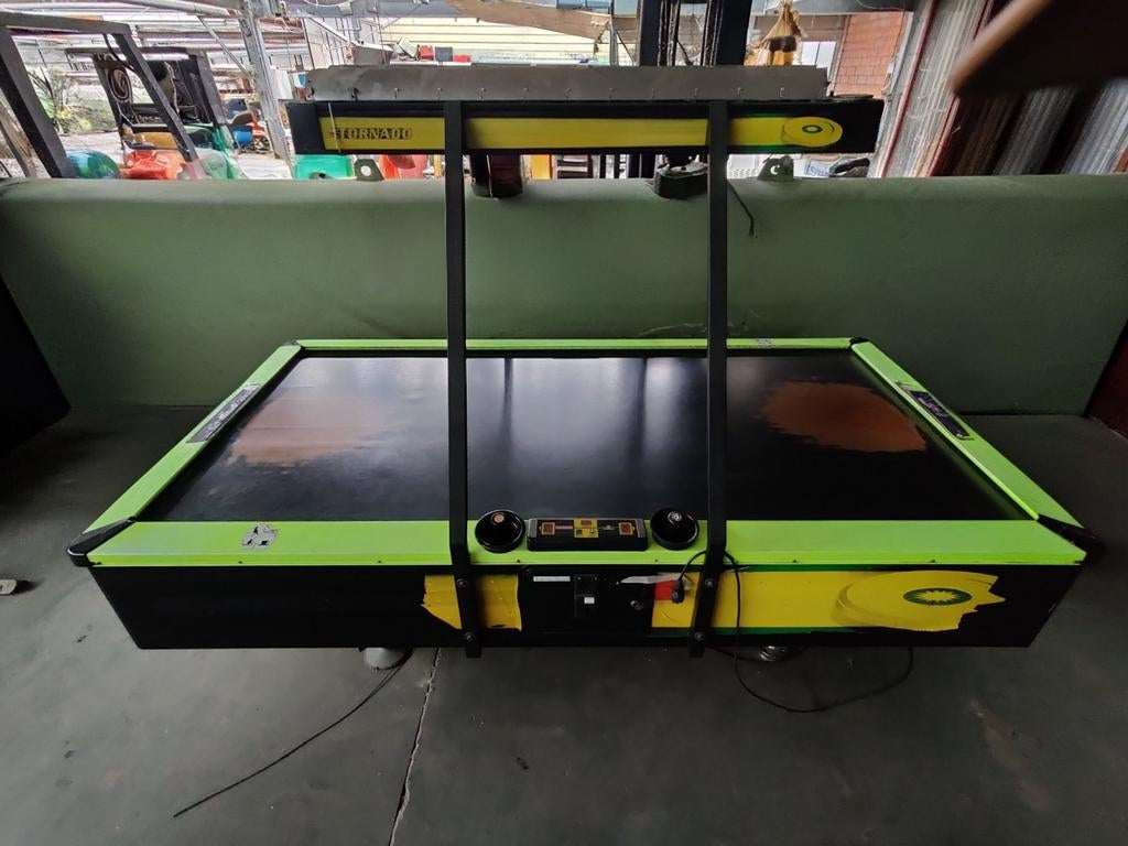 Professionele airhockey tornado, Enlèvement