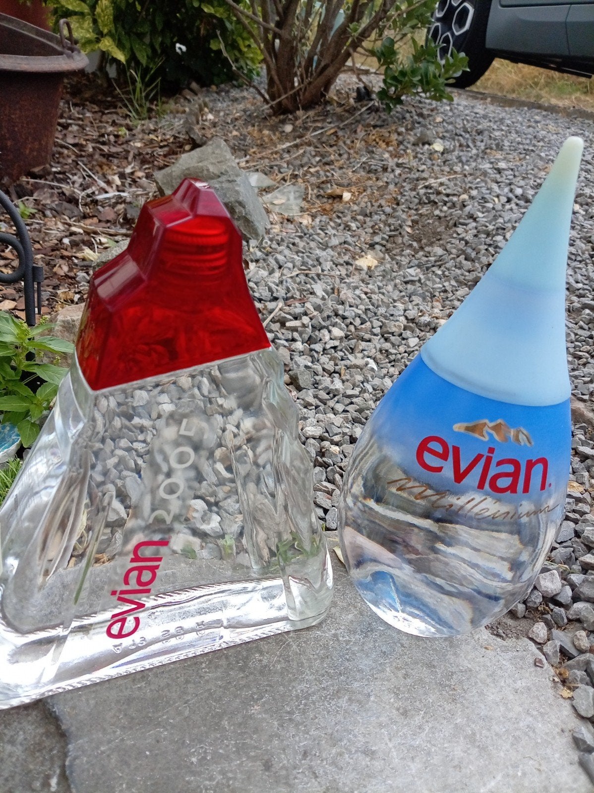 bouteille d'eau de la collection Evian, Enlèvement
