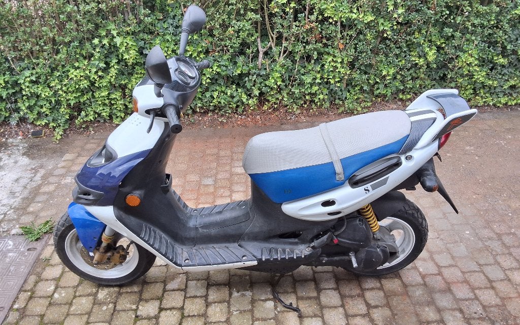 Suzuki AY KATANA.   1 STE !!!  MODEL VAN DE BAND, Motoren, Scooter, Occasion, Motorrijbewijs A, Particulier