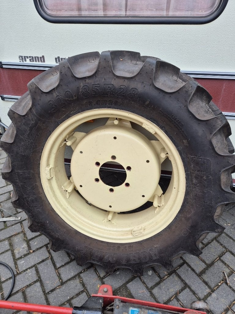 Pneus 12.4 R28 avec jantes pour Porsche Standard Star, Autos : Pièces & Accessoires, Pneus & Jantes, Neuf, 4 Saisons, 325 mm, Autres dimensions