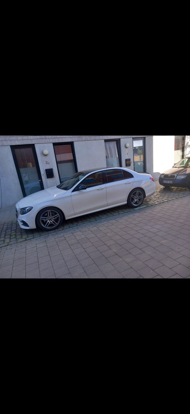 Toit panoramique de la Mercedes-Benz E220 AMG LINE, Autos, Euro 6, Noir, 5 portes, Automatique