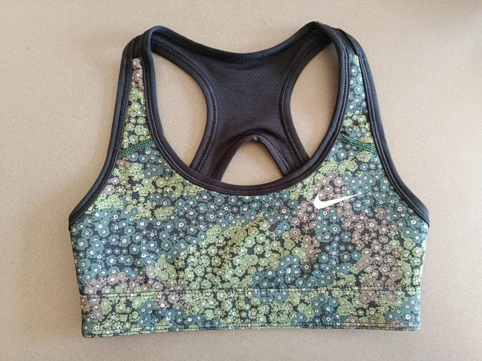 Sporttopje Nike Pro (omkeerbaar). +/- 9 jaar, Sport en Fitness, Ophalen, Kindermaat 122 t/m 140, Zo goed als nieuw, Turnpak(je)