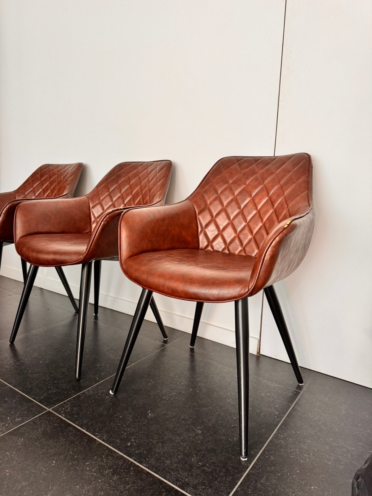 Set van 6 cognac eetkamerstoelen - industrieel design, Huis en Inrichting, Ophalen, Gebruikt, Bruin, Kunststof