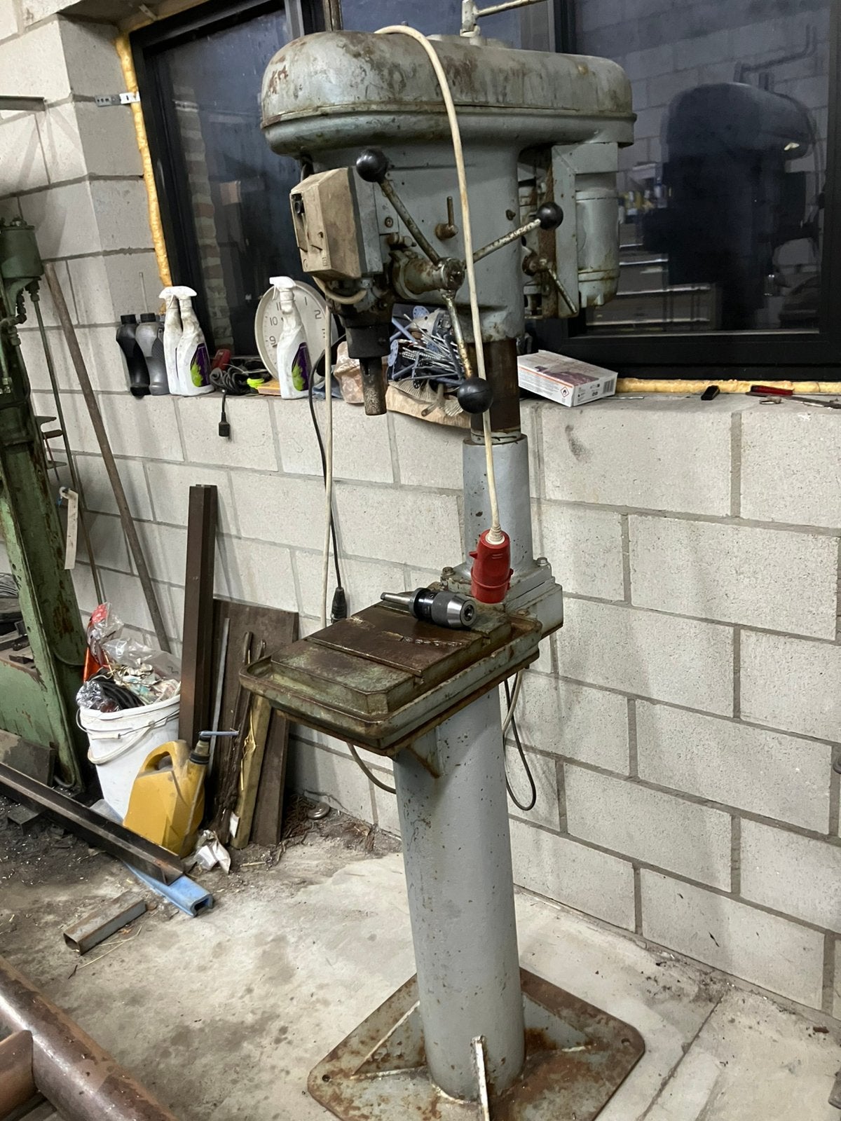 Kolomboormachine op voet 380Volt, Ophalen, Gebruikt