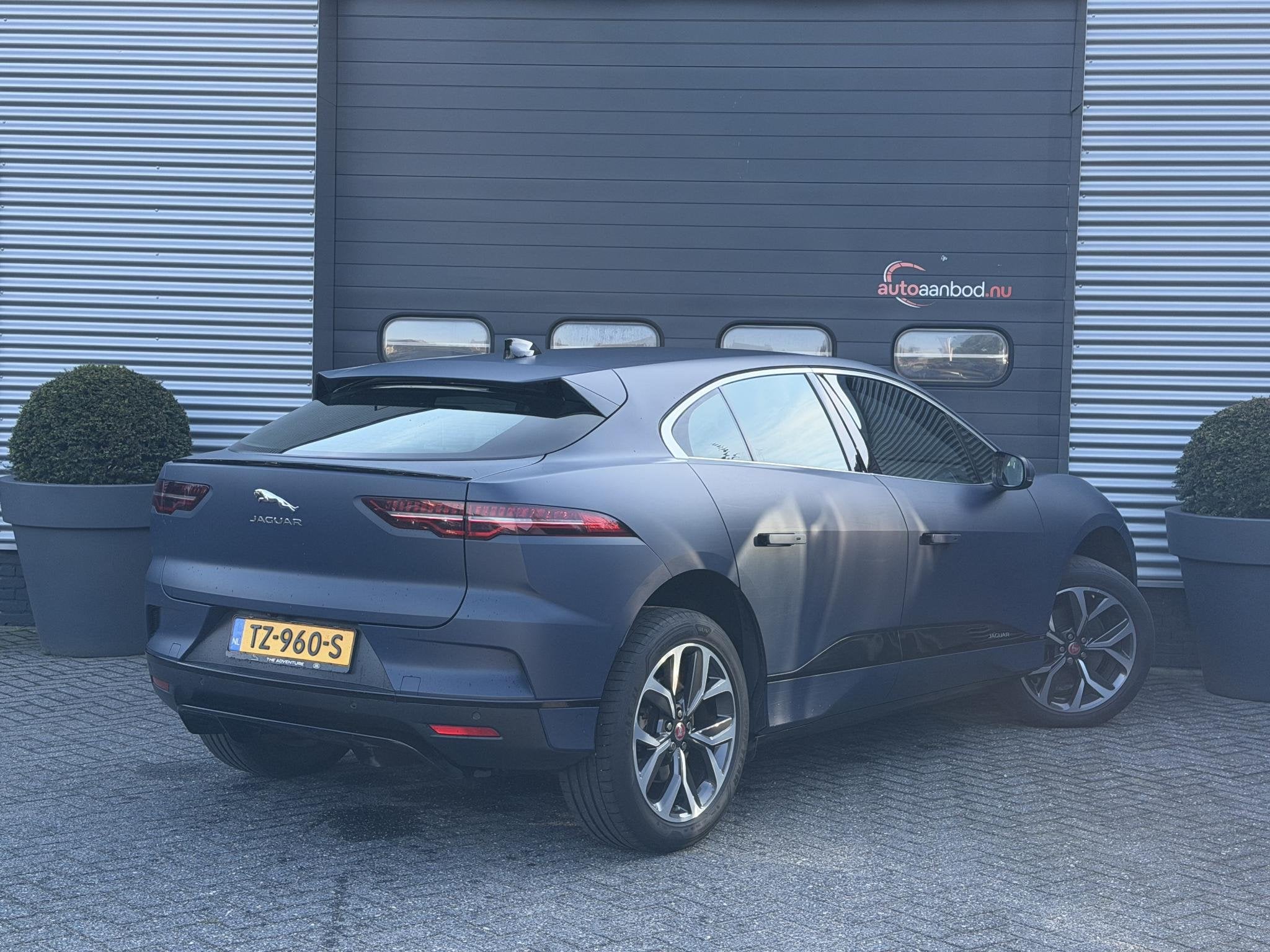 Jaguar I-PACE EV400 SE 90 kWh (automatique), Autos, Jaguar, Cuir, Achat, 750 kg, Entreprise