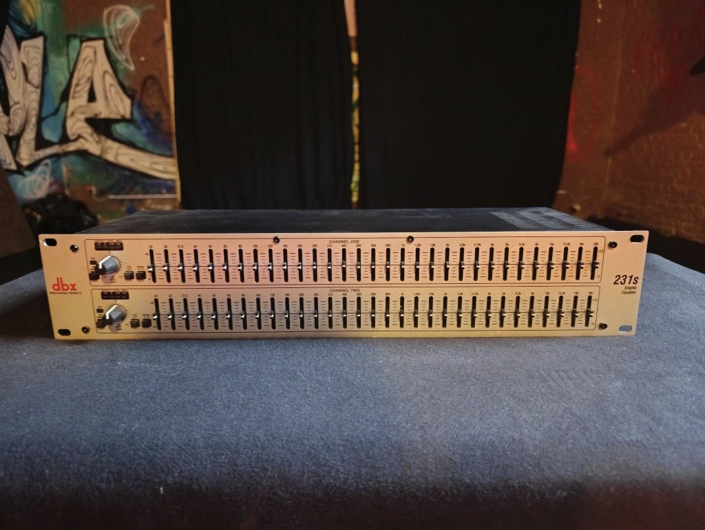 Égaliseur graphique dbx 231s – Double canal 31 bandes, Musique & Instruments, Effets, Enlèvement ou Envoi, Comme neuf, Equalizer ou Égaliseur