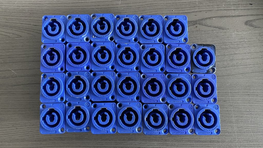 27x Powercon blauw chassis, Muziek en Instrumenten, Ophalen, Gebruikt, Apparatuur