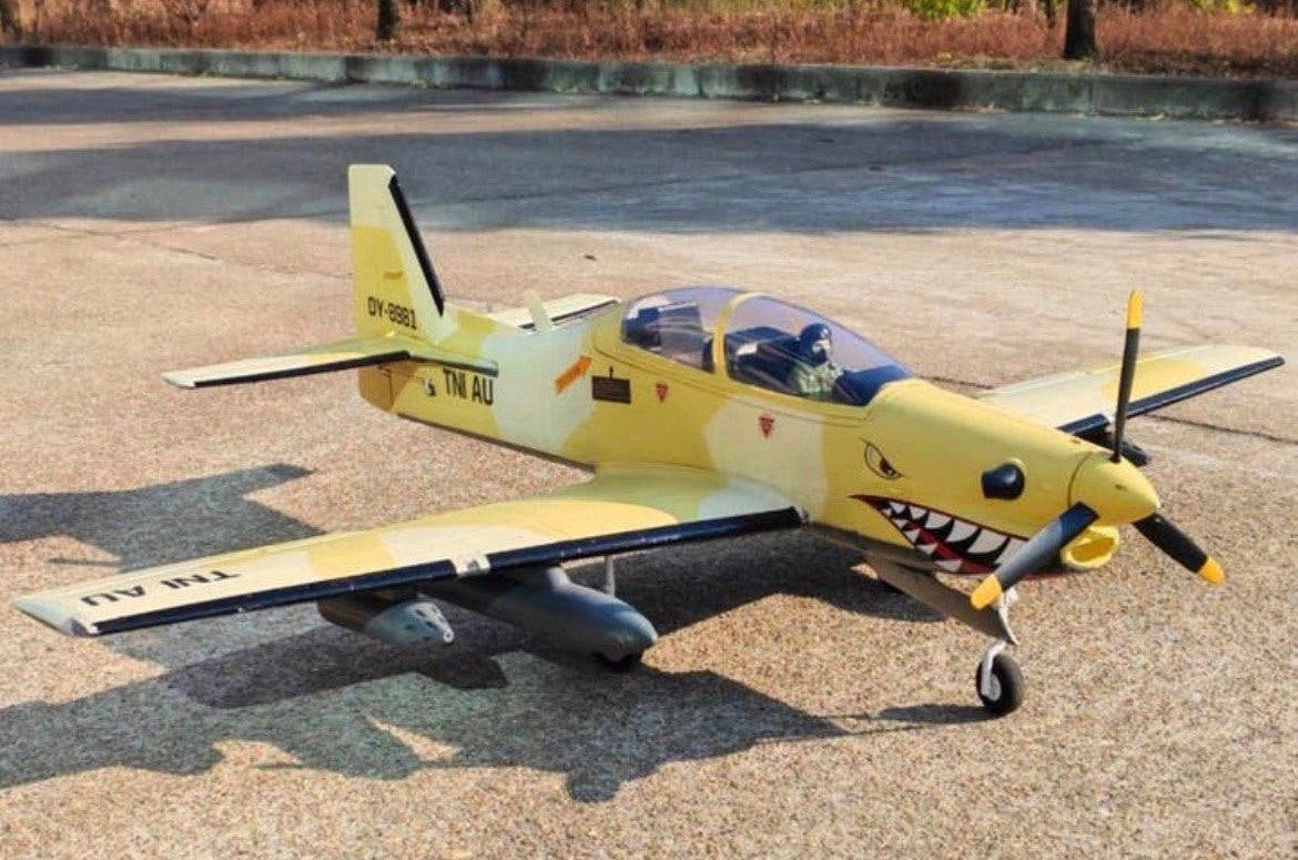Dynam EMB-312 Tucano, Hobby en Vrije tijd, Modelbouw | Radiografisch | Vliegtuigen, Ophalen, Zo goed als nieuw, Elektro