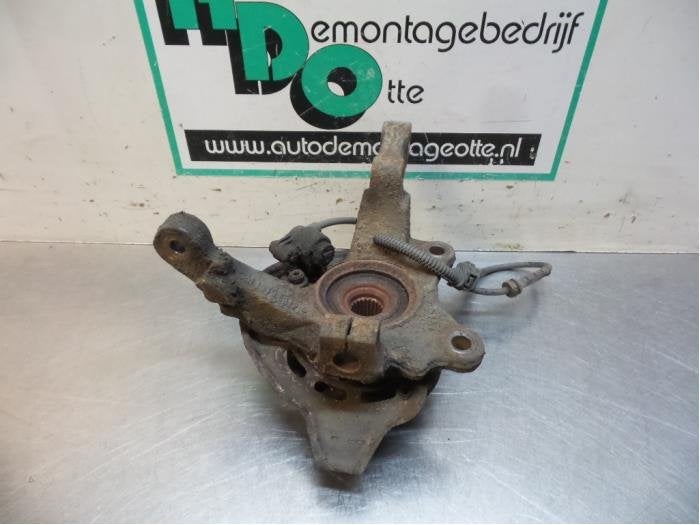 Joint avant gauche d'un Opel Corsa (Corsa C 00-), -, Opel, 3 mois de garantie, Utilisé