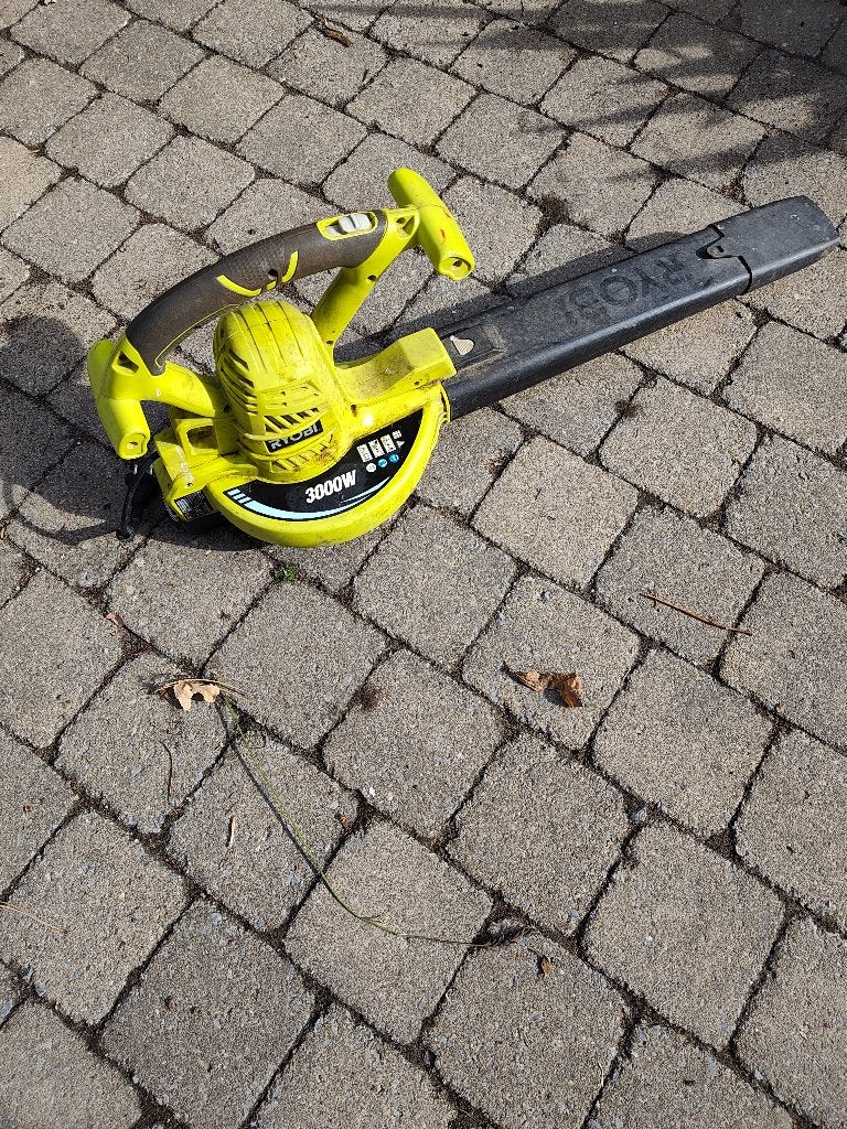 SOUFLEUR RYOBI filaire, Électrique, Porté à la main, Enlèvement, Utilisé