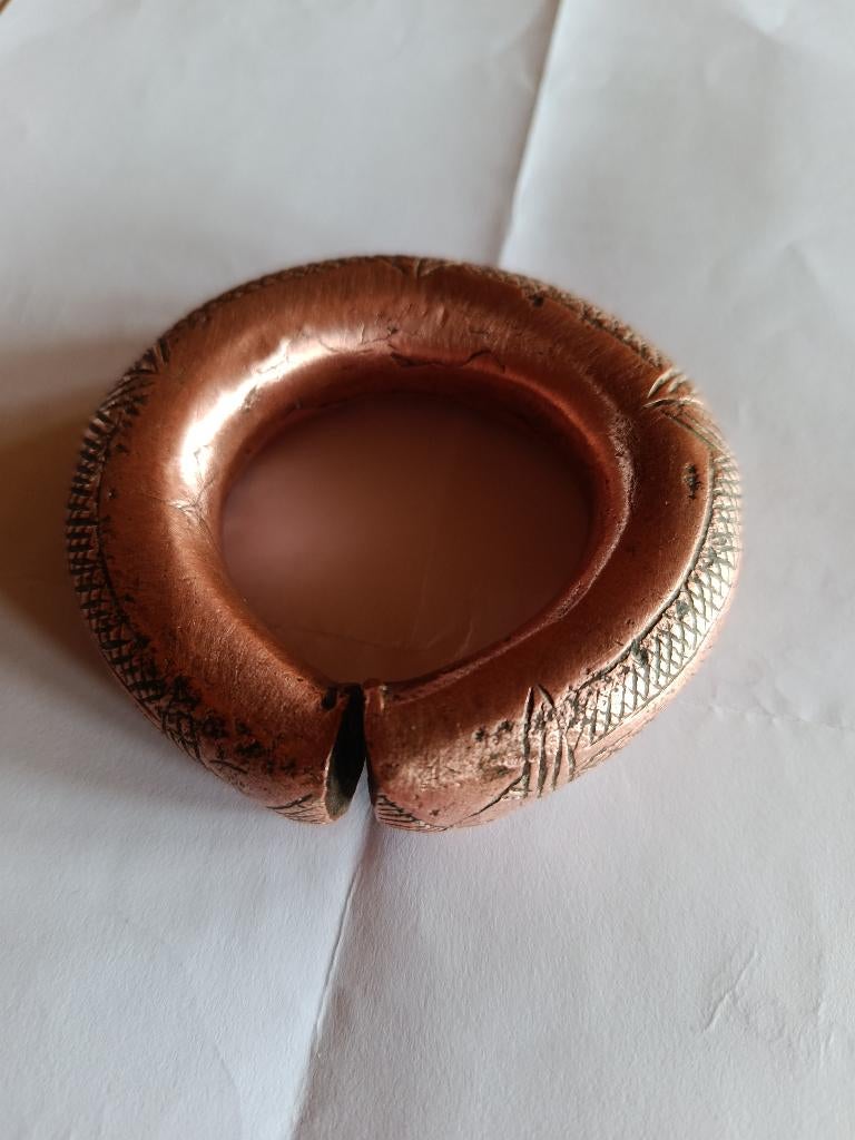 Manille africaine en cuivre gravé 8cm, Enlèvement ou Envoi