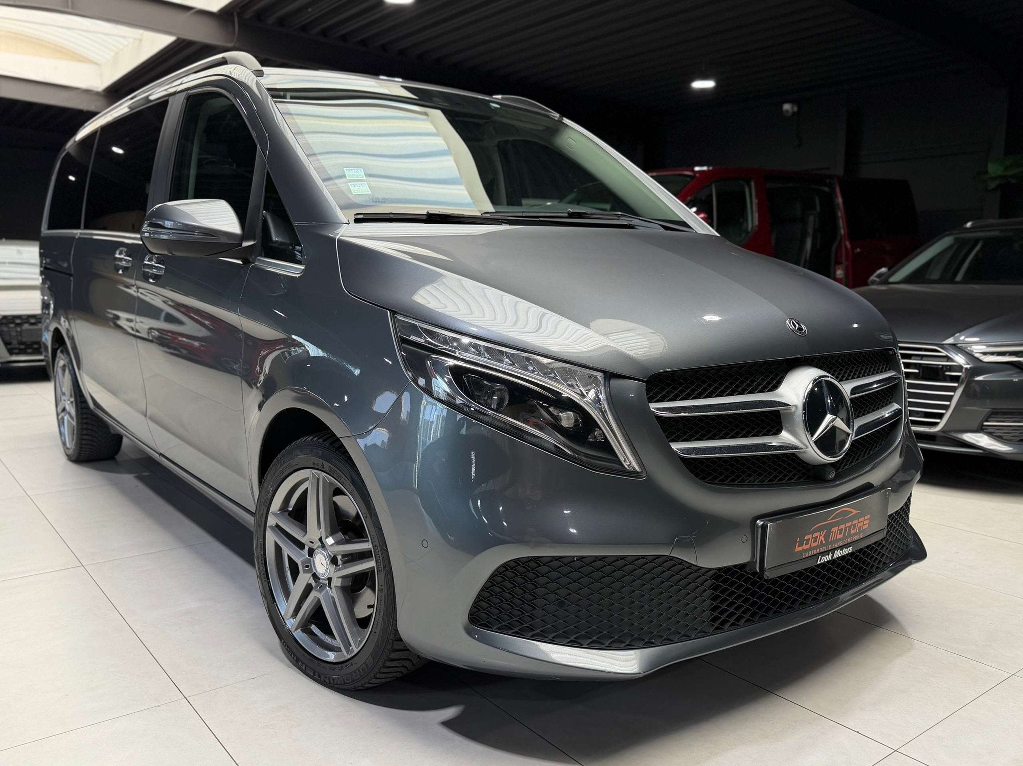 Mercedes-Benz V-Klasse 300 d AVANTGARDE AMG LINE 239cv 5 Pla, Autos, Cuir, Argent ou Gris, Achat, Euro 6