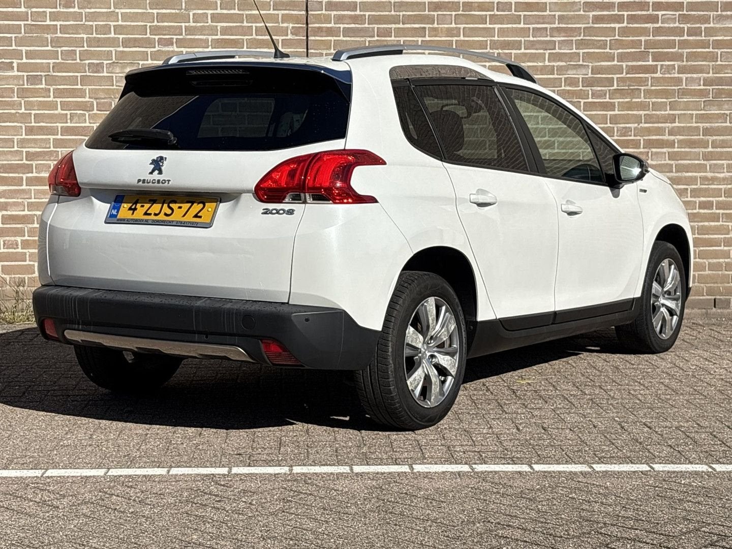 Peugeot 2008 1.2 PureTech Style | Pano | Cruise | Climate |, Parkeersensor, Wit, Handgeschakeld, SUV of Terreinwagen