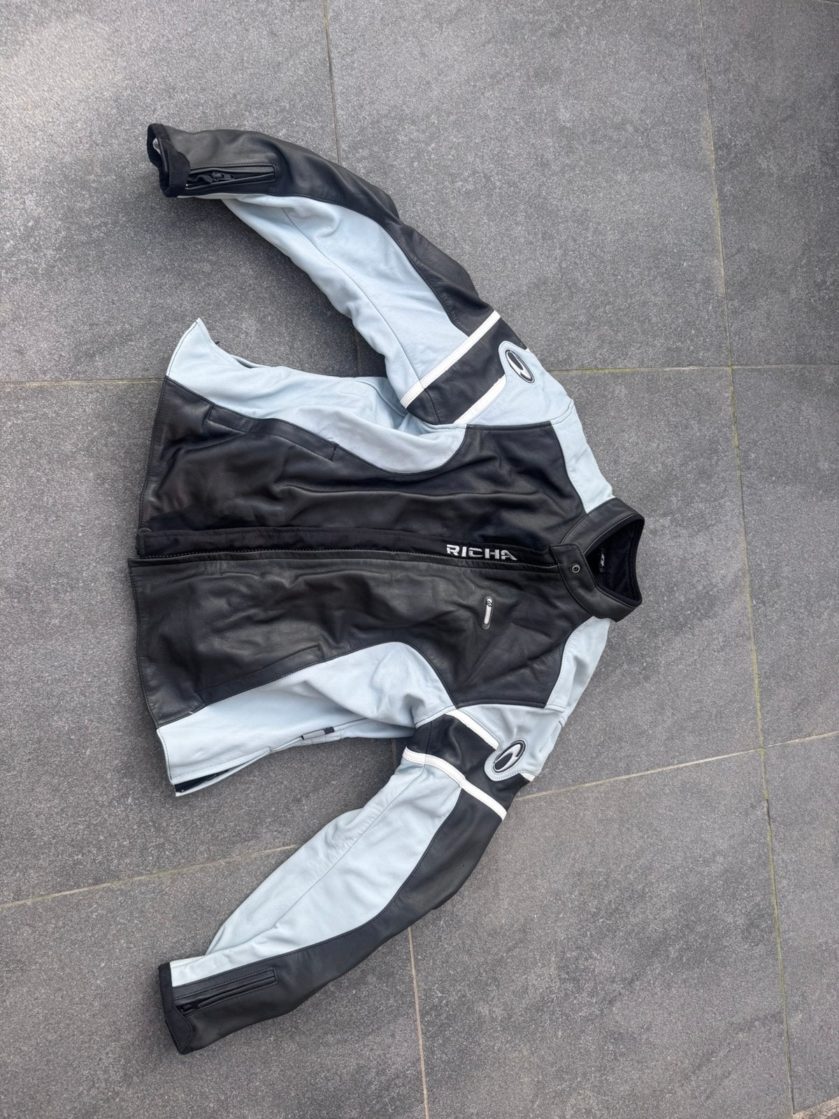 Lederen lichtblauwe/zwarte motovest Richa dames maat 48, Ophalen, Tweedehands, Dames, Jas | leer