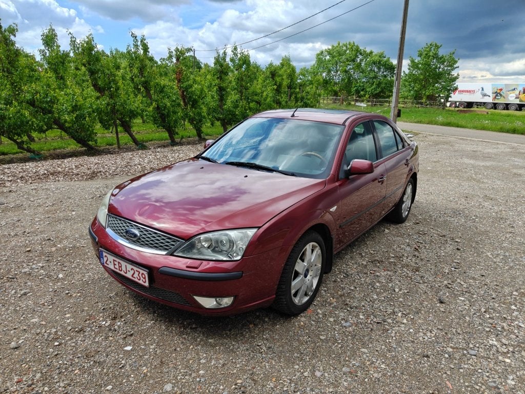 Ford Mondeo 1.8i 16v SCi Ghia, Auto's, Ford, Voorwielaandrijving, 173 g/km, Zwart, 4 cilinders