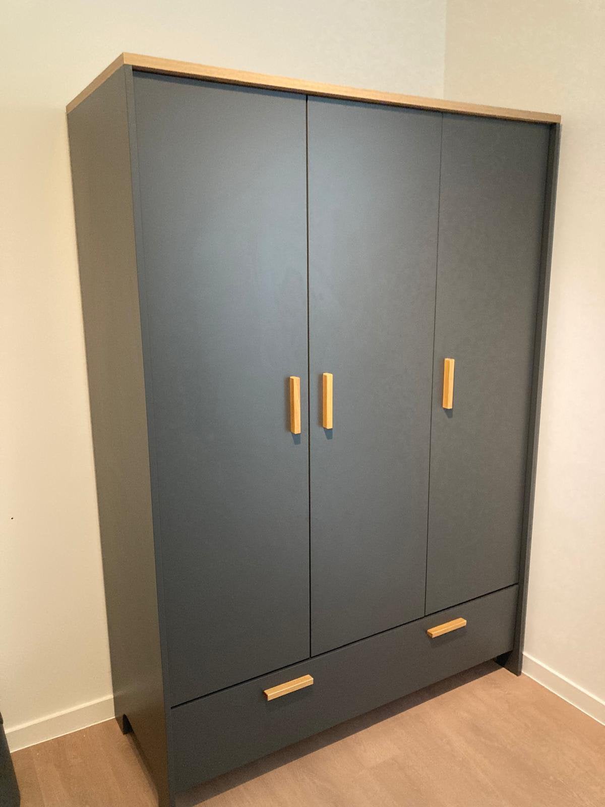 Kinderkamer kast en commode, Huis en Inrichting, Gebruikt, 100 tot 150 cm, 100 tot 150 cm, 25 tot 50 cm