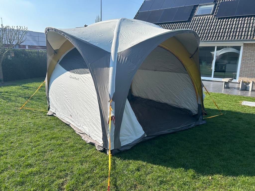 Grote tent: living + 2 aparte tenten aansluitbaar, Ophalen, Zo goed als nieuw, Tot en met 6