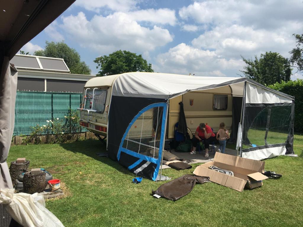 Zomertent/voortent, Caravans en Kamperen, Ophalen, Zo goed als nieuw