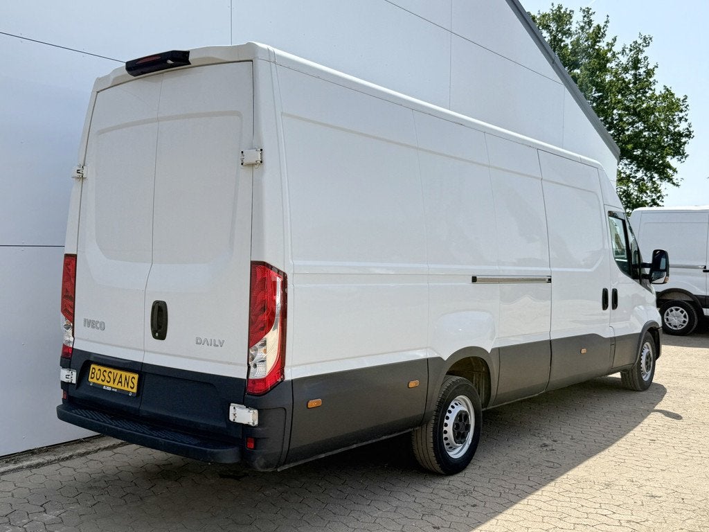 Iveco Daily 35S18 3.0 Automaat L4H2 LED Climate Control Crui, Auto's, Bestelwagens en Lichte vracht, Automaat, Zwart, 4 cilinders