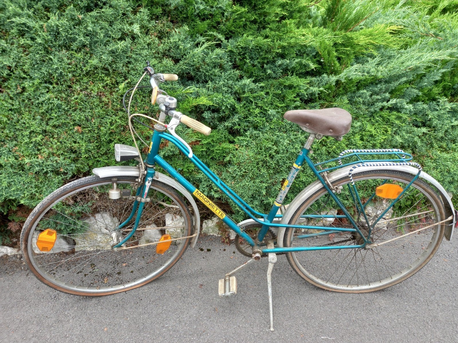 damesfiets die gerestaureerd moet worden., Ophalen