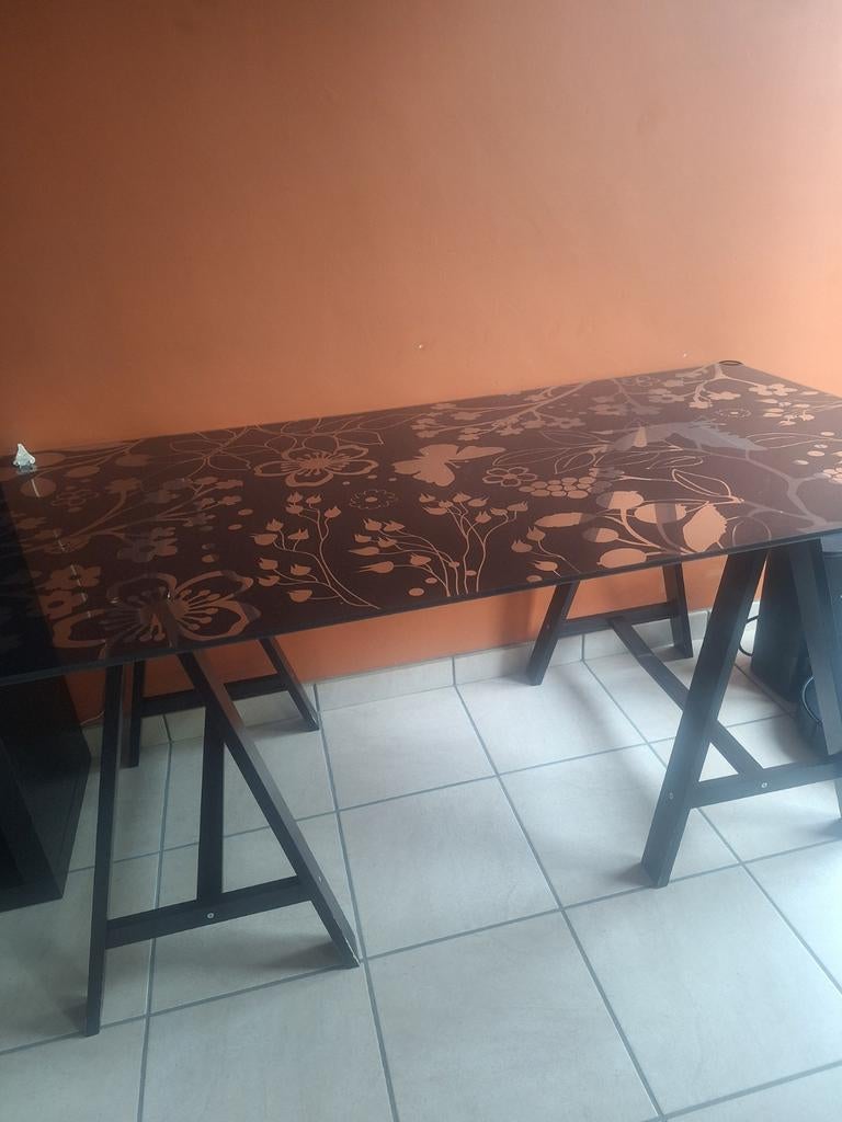 Bureautafel in zwart glas en zwart onderstel 80 cm op 150 cm, Huis en Inrichting, Ophalen, Gebruikt, 100 tot 150 cm, 75 cm of meer