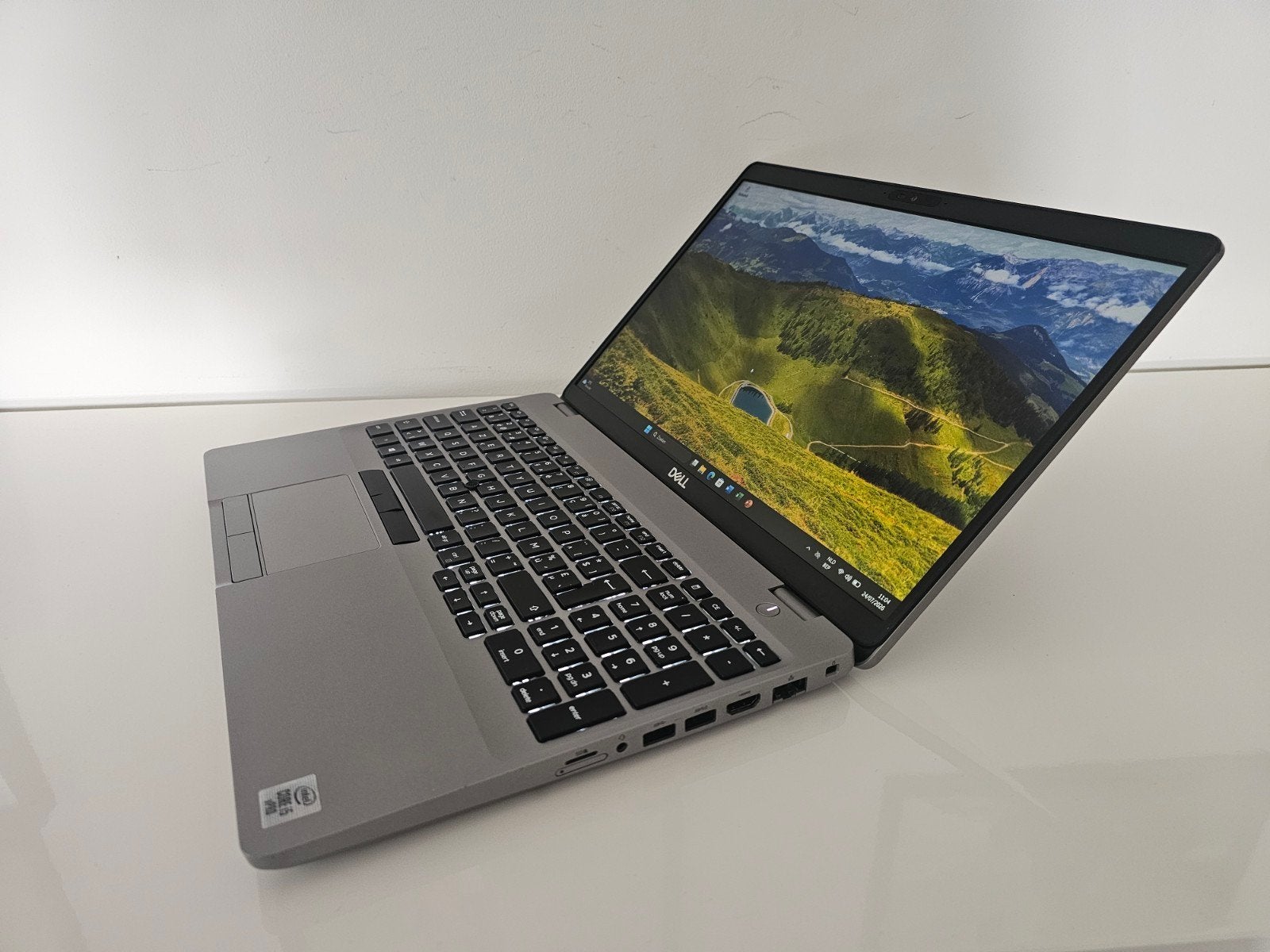 Dell 5511 15" FHD laptop met 10th Gen i5-10400H processor, Met videokaart, 15 inch, 8 GB, Zo goed als nieuw