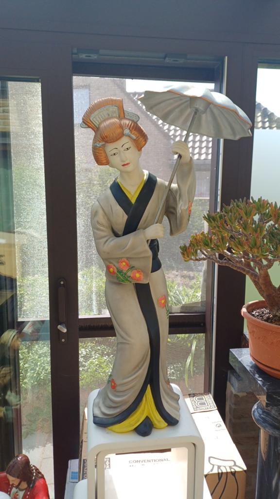 Chinees beeld van geisha met paraplu, Enlèvement