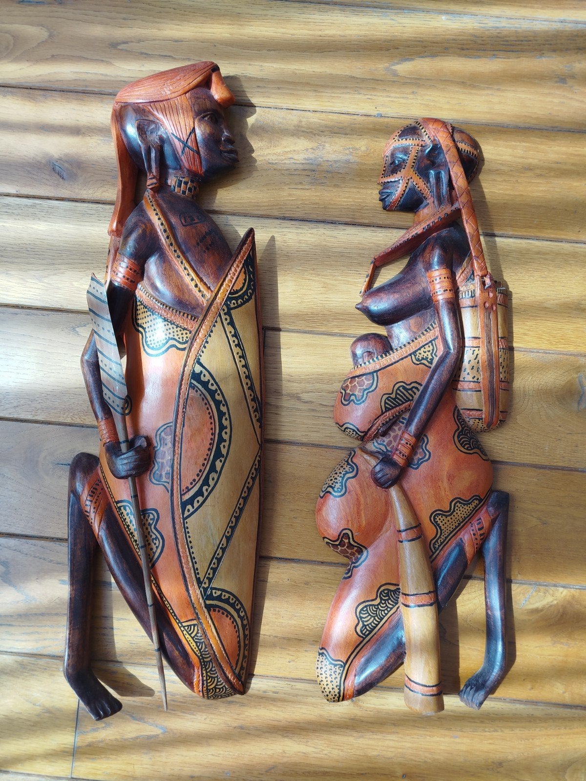 Set van twee Afrikaanse beeldjes geïmporteerd uit Tanzania, Antiek en Kunst, Bruin, Afrika, 65 cm, Handgemaakt