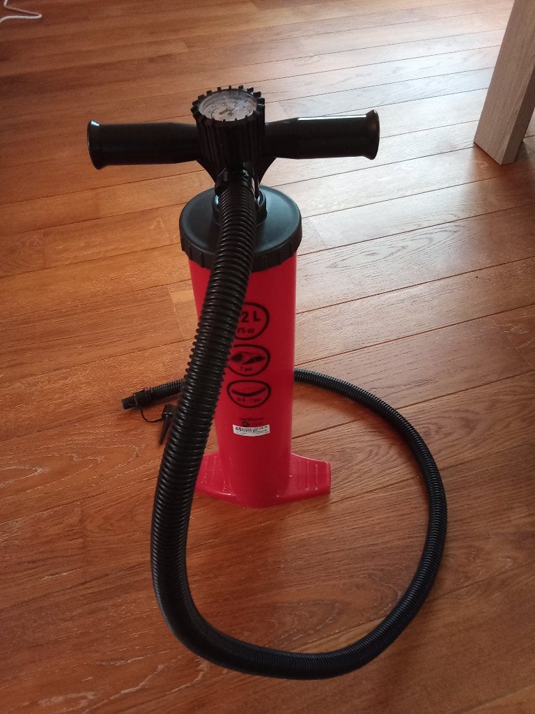 QUECHUA Air Seconds Handpomp voor kamperen, Ophalen