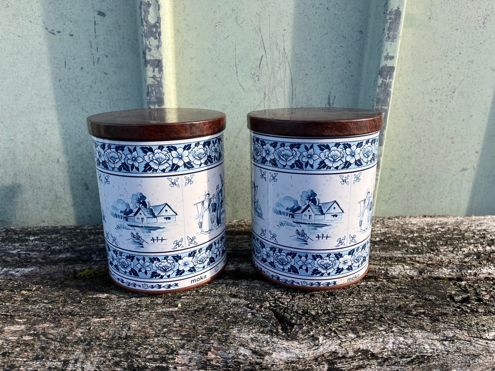2 oude koffieblikken delfts bauw, Ophalen
