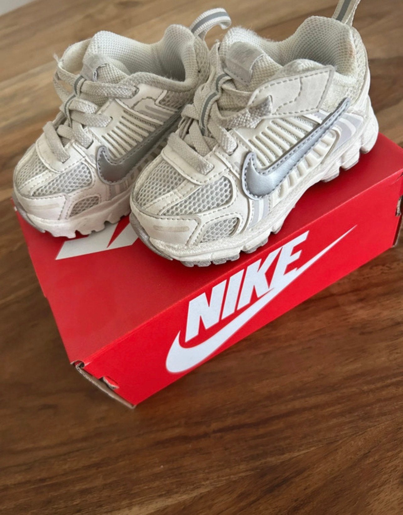 Nike Vomero maat 21, Kinderen en Baby's, Babykleding | Schoentjes en Sokjes, Ophalen, Zo goed als nieuw
