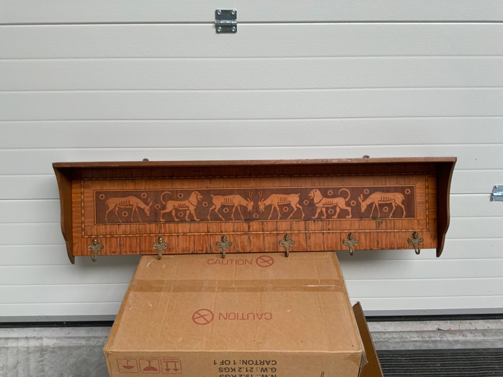 Porte-manteau ancien avec animaux, Enlèvement, Utilisé, Bois, Portemanteau mural