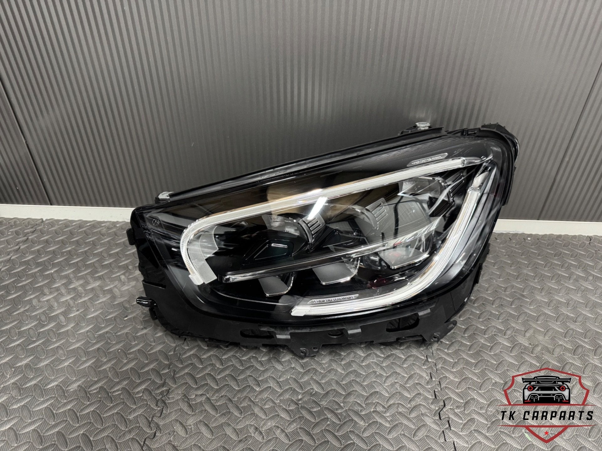 Phare avant LED haute performance Mercedes Glc w253 L, Neuf, Mercedes-Benz AG, Mercedes-Benz, Mercedesstrasse 120
70372  Stuttgart, DE
