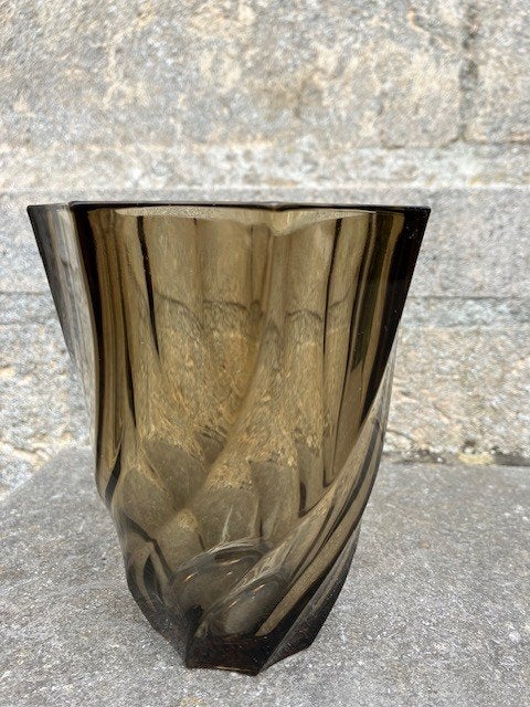 VASE SWIRL. VERRE FUMÉ LUMINARC POUR LEVER FRANCE. 70'S, Enlèvement ou Envoi