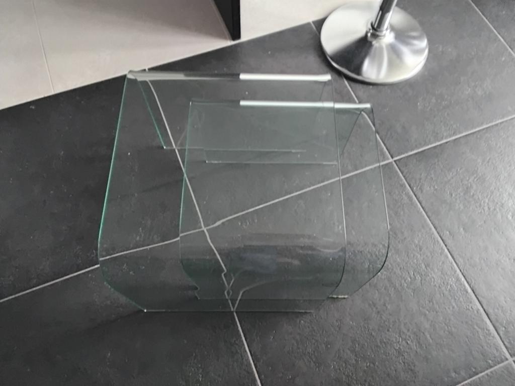 2 glazen bijzettafels, Ophalen