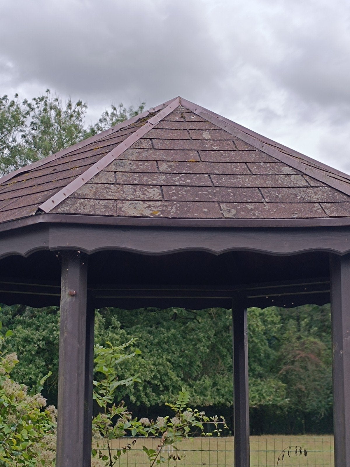 kiosque en bois, Enlèvement, Utilisé, Bois