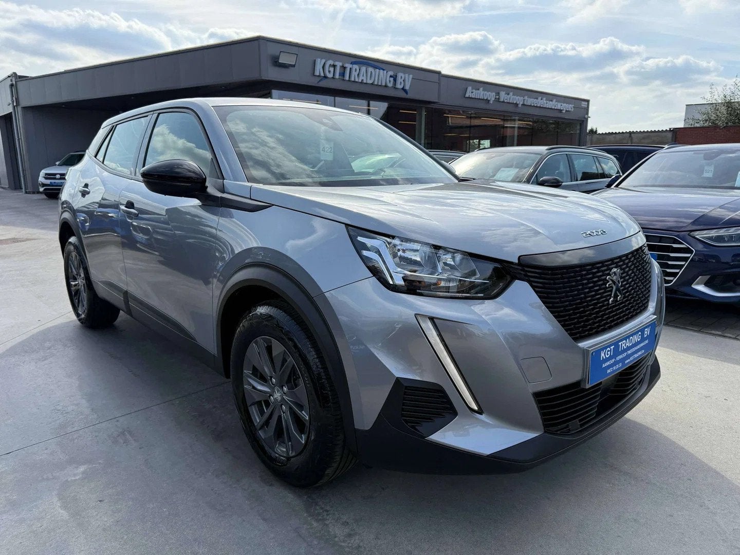 Peugeot 2008 1.2i NAVIGATIE CAMERA CARPLAY BLUETOOTH DAB PDC, 1263 kg, Stof, Gebruikt, 1199 cc
