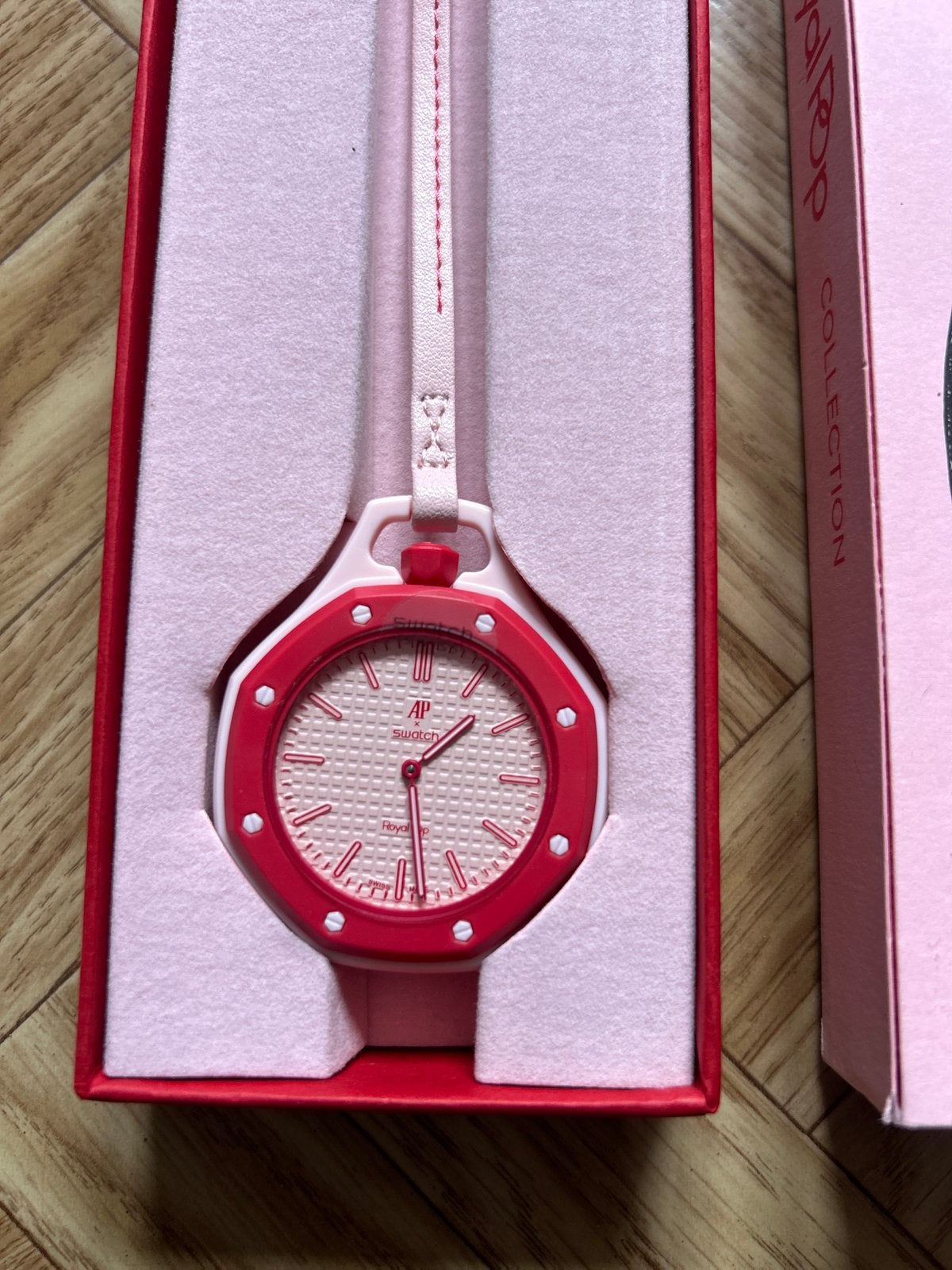 Swatch Royal Pop rose, Bijoux, Sacs & Beauté, Montres | Enfants, Enlèvement ou Envoi, Comme neuf, Rose, Fille